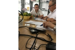 Russia customer visiting Hongda because of Hongda is a electrostatic spray gun